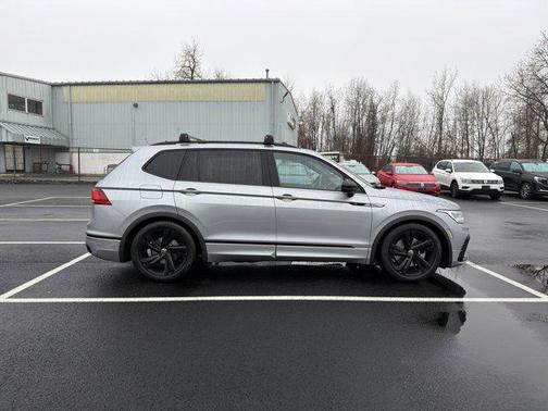 Pyrite Silver Metallic 2024 Volkswagen Tiguan 2.0T SE R-Line Black