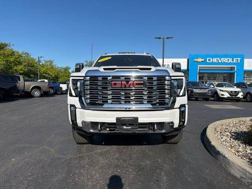 White Frost Tri-Coat 2024 GMC Sierra 2500 Denali