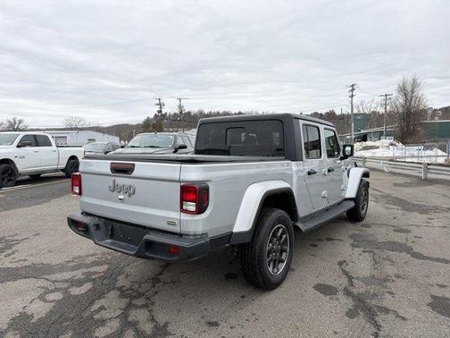 2022 Jeep Gladiator Overland