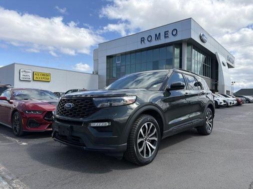 Green 2022 Ford Explorer ST-Line