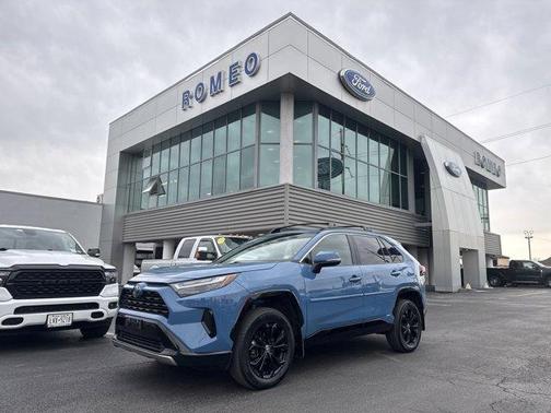 2022 Toyota RAV4 Hybrid SE