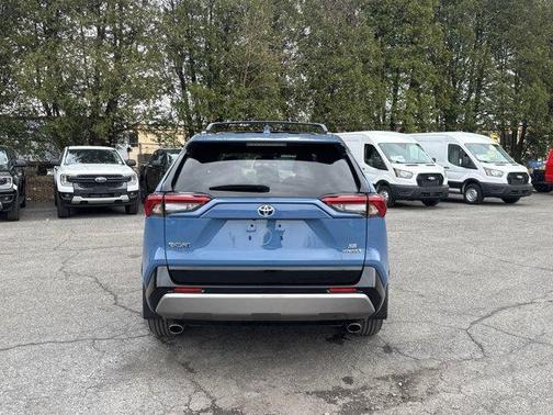 2022 Toyota RAV4 Hybrid SE