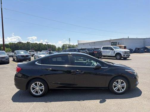 Mosaic Black Metallic 2017 Chevrolet Cruze LT