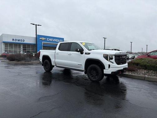 Summit White 2022 GMC Sierra 1500 AT4