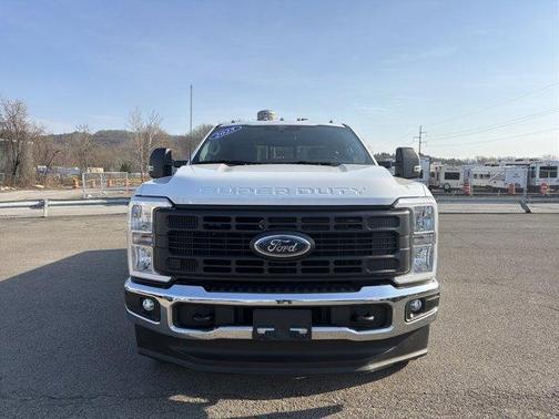 Oxford White 2025 Ford F-250 XLT