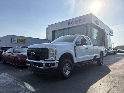 Oxford White 2025 Ford F-250 XLT
