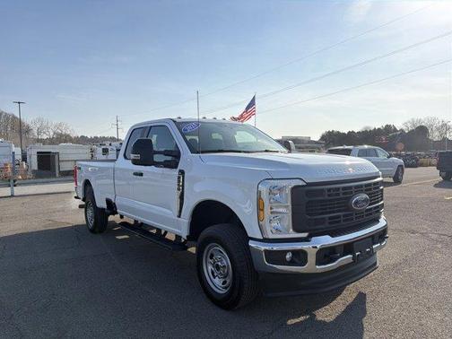 Oxford White 2025 Ford F-250 XLT