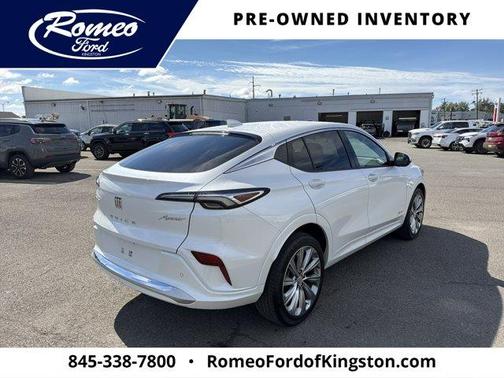 White Frost Tri-Coat 2024 Buick Envista Avenir