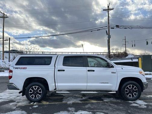 2017 Toyota Tundra SR5