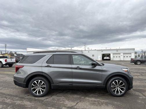 Carbonized Gray Metallic 2022 Ford Explorer ST-Line