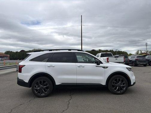 Glacial White Pearl 2023 Kia Sorento X-Line EX