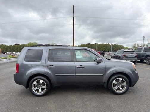 Modern Steel Metallic 2015 Honda Pilot SE
