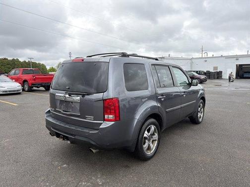 Modern Steel Metallic 2015 Honda Pilot SE