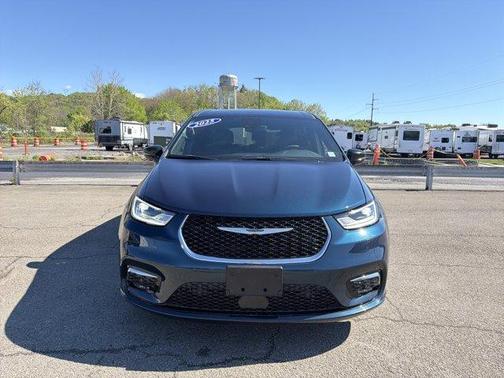 Fathom Blue Pearlcoat 2025 Chrysler Pacifica Select