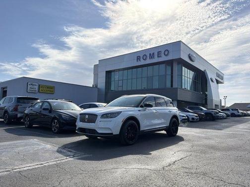 White Metallic 2022 Lincoln Corsair Standard