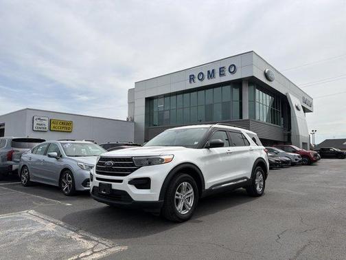 White Metallic 2022 Ford Explorer XLT