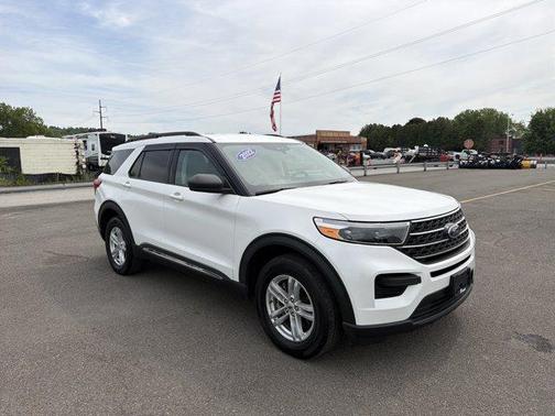 White Metallic 2022 Ford Explorer XLT