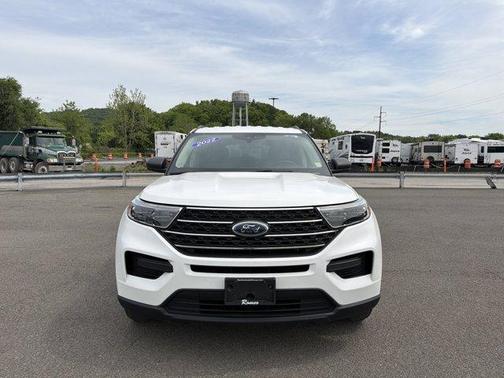White Metallic 2022 Ford Explorer XLT