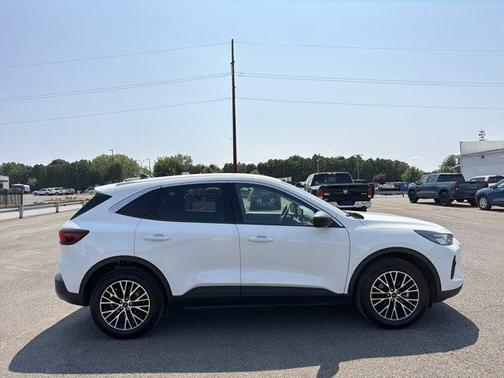 Oxford White 2023 Ford Escape Active