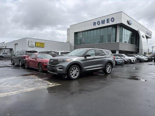 Gray Metallic 2022 Ford Explorer XLT