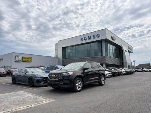 Black Metallic 2024 Ford Edge SE