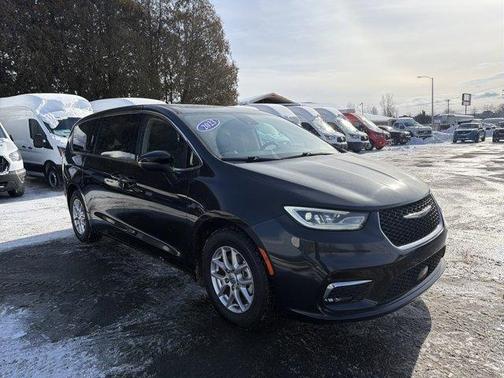2023 Chrysler Pacifica Touring-L