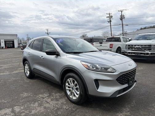 Iconic Silver Metallic 2022 Ford Escape SE