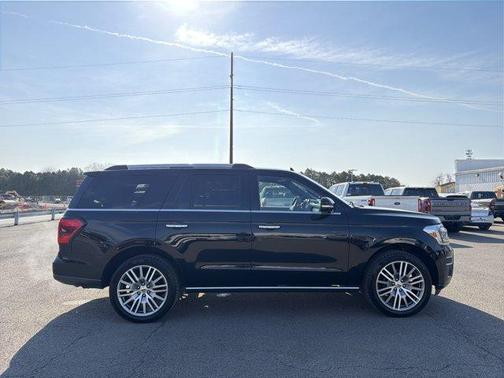 Black Metallic 2022 Ford Expedition Limited