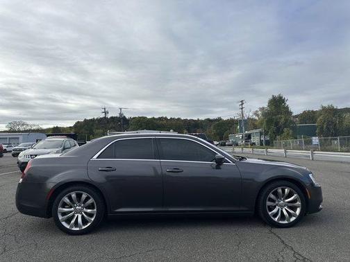 2020 Chrysler 300 Touring