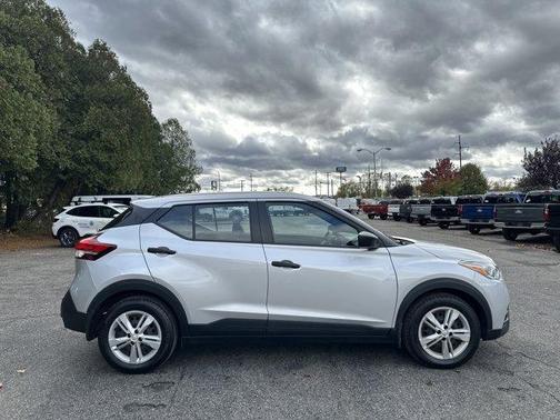 2020 Nissan Kicks S