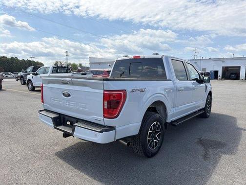 White Metallic 2022 Ford F-150 XLT