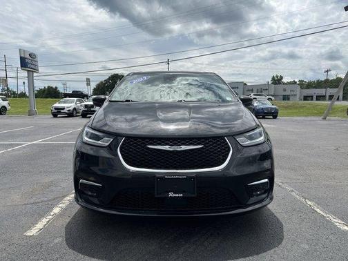2023 Chrysler Pacifica Touring-L
