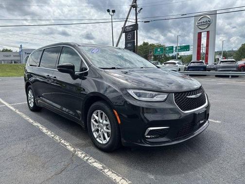 2023 Chrysler Pacifica Touring-L