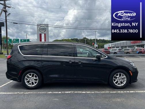 2023 Chrysler Pacifica Touring-L