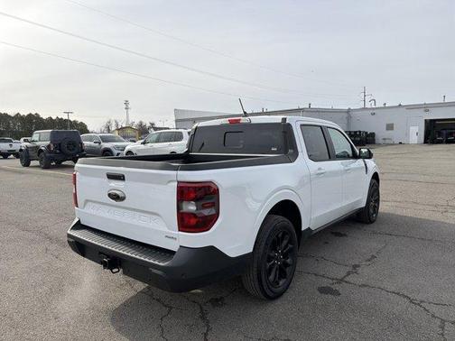 Oxford White 2024 Ford Maverick Lariat