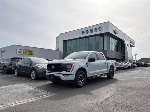 White Metallic 2022 Ford F-150 XLT