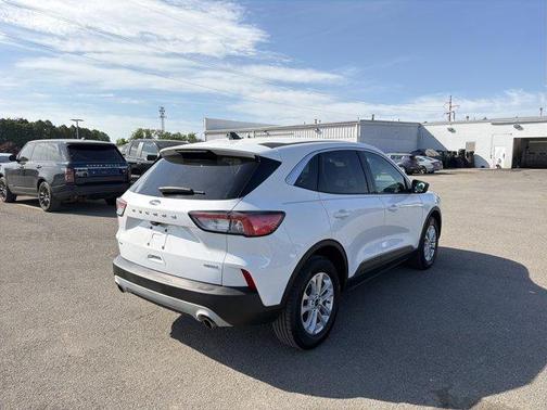 Oxford White 2021 Ford Escape SE