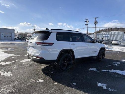 2023 Jeep Grand Cherokee L Laredo