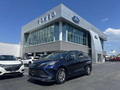 2021 Toyota Sienna XLE