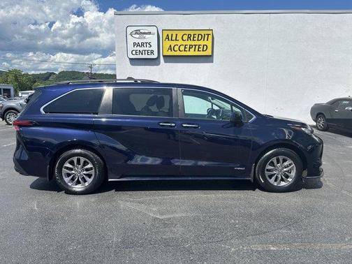 2021 Toyota Sienna XLE