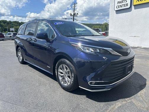 2021 Toyota Sienna XLE
