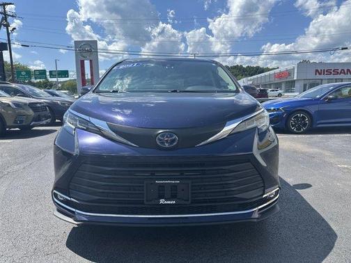 2021 Toyota Sienna XLE