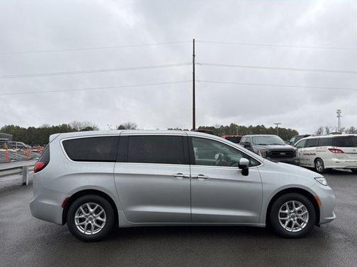 2023 Chrysler Pacifica Touring-L