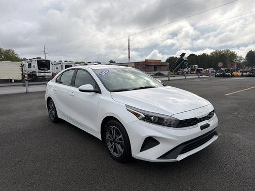 Snow White Pearl 2023 Kia Forte LXS