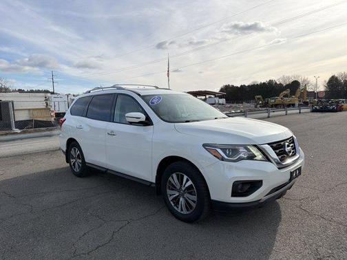 2017 Nissan Pathfinder SL