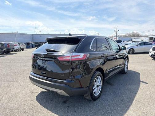 Black Metallic 2024 Ford Edge SEL