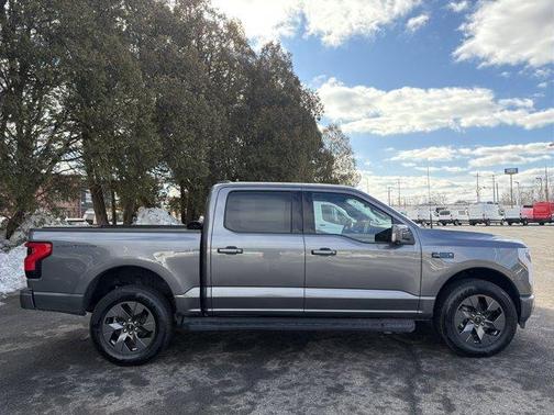 2024 Ford F-150 Lightning LARIAT