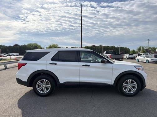 Oxford White 2022 Ford Explorer Base
