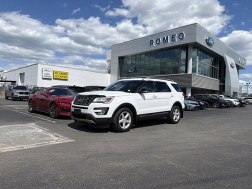 Oxford White 2017 Ford Explorer XLT