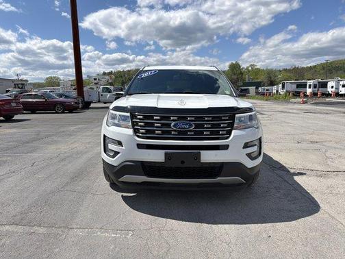Oxford White 2017 Ford Explorer XLT
